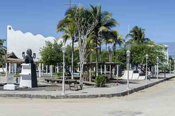 37 - Ecuador - islas Galapagos - isla Isabela - Puerto Villamil